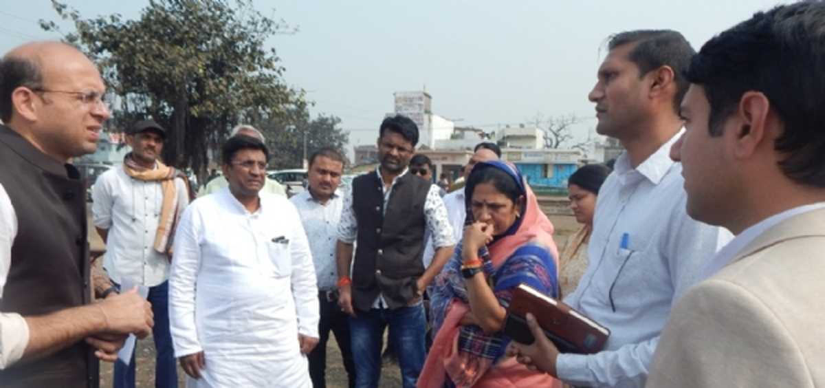 कलेक्टर ने मुख्यमंत्री प्रवास के प्रस्तावित कार्यक्रम स्थल की तैयारियों का लिया जायजा